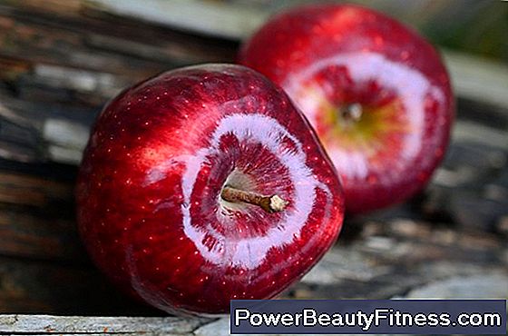 How Many Calories Are In A Red Delicious Apple?