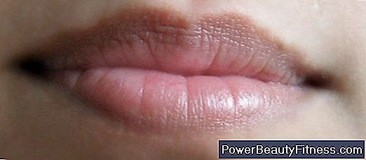 What Are The Causes Of Dry Lips And Mouth?